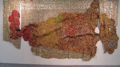 Гобелен из крышек от El Anatsui