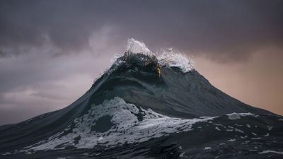 Морские волны, похожие на горы